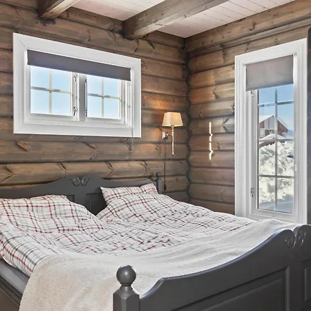New Timber With Stunning Views & Comfort Chalet